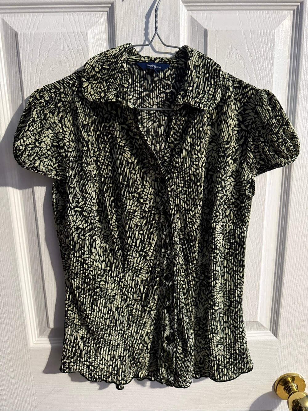 Reitmans Black and Cream Short Sleeve Button-Down Blouse 👚